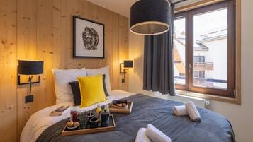 4 bedrooms, bed sheets