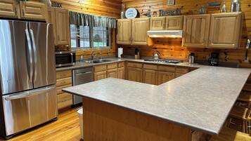 冰箱、微波炉、烤箱、炉灶