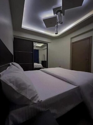 5 bedrooms, WiFi, bed sheets - Dream villa (6th of October)