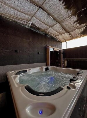 Baignoire à remous extérieure