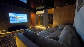 Smart TV, fireplace, stereo