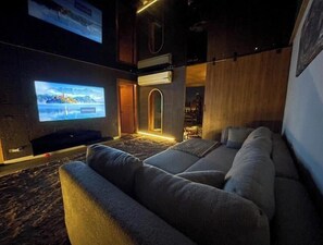 Smart TV, fireplace, stereo