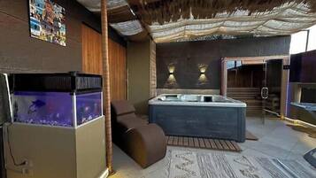 Indoor spa tub