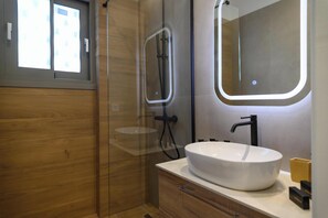 Kostenlose Toilettenartikel, Haartrockner, Handtücher, Seife