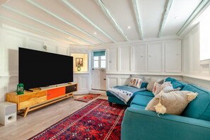 TV - 3 Bed in Brixham (oc-p30777) (Brixham)