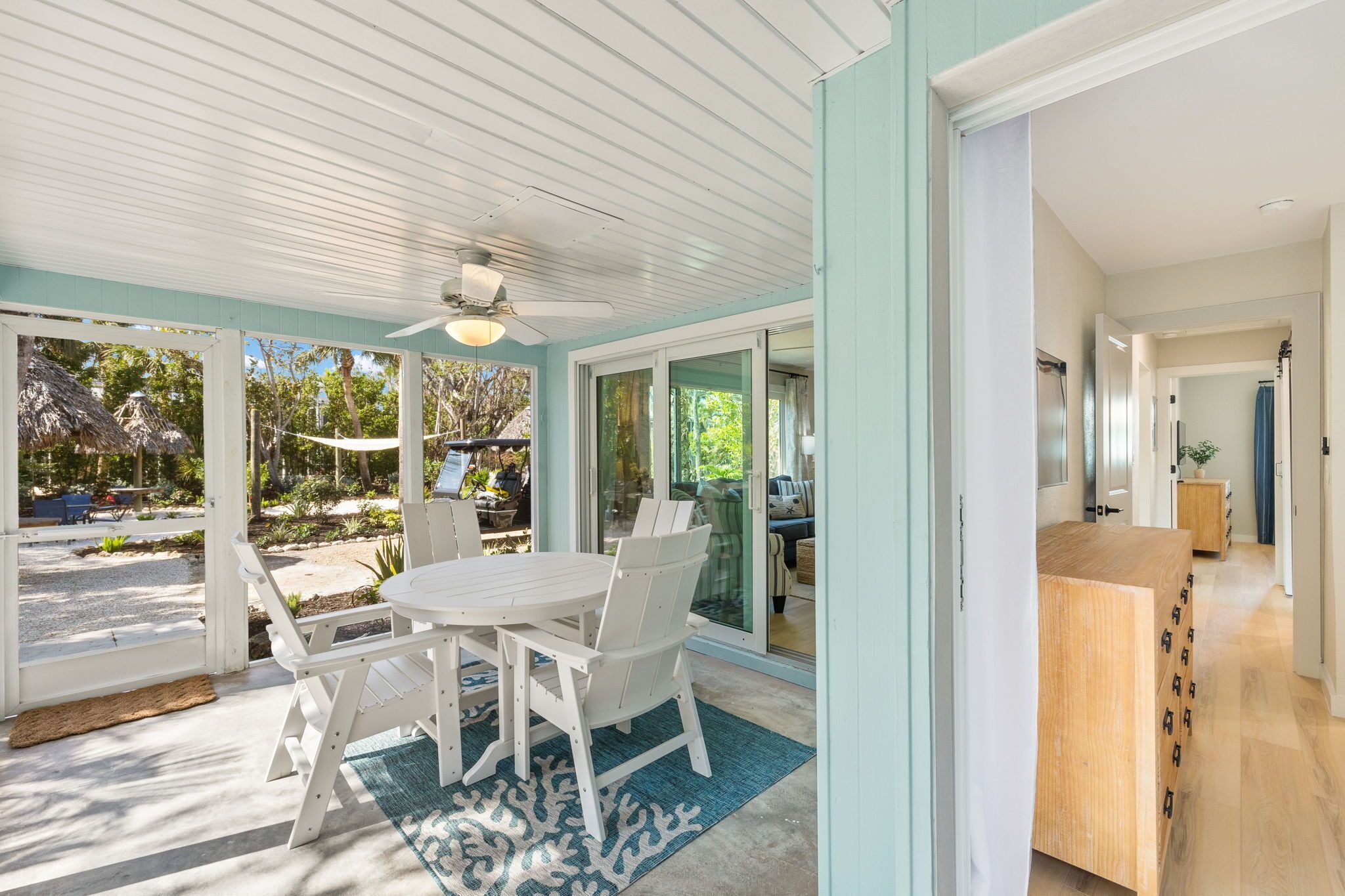 屋外ダイニングエリア