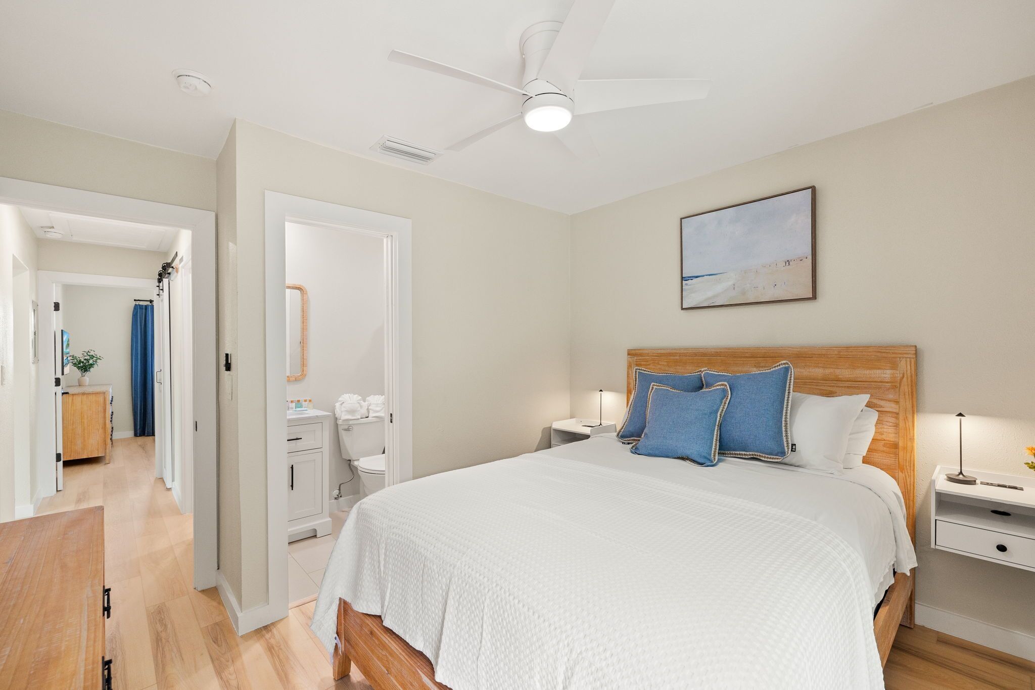 2 室のベッドルーム、アイロン / アイロン台、WiFi (無料)、ベッドシーツ