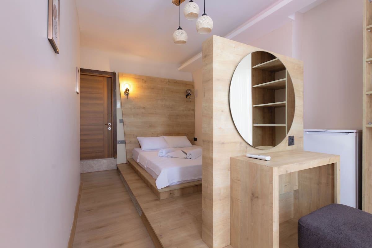 Superior-Doppelzimmer, Terrasse | 1 Schlafzimmer, kostenloses WLAN