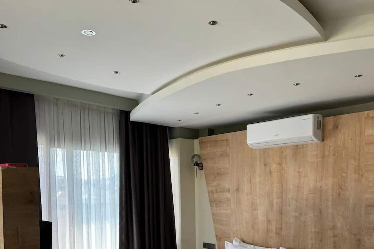 Deluxe-Doppelzimmer, Poolblick | 1 Schlafzimmer, kostenloses WLAN