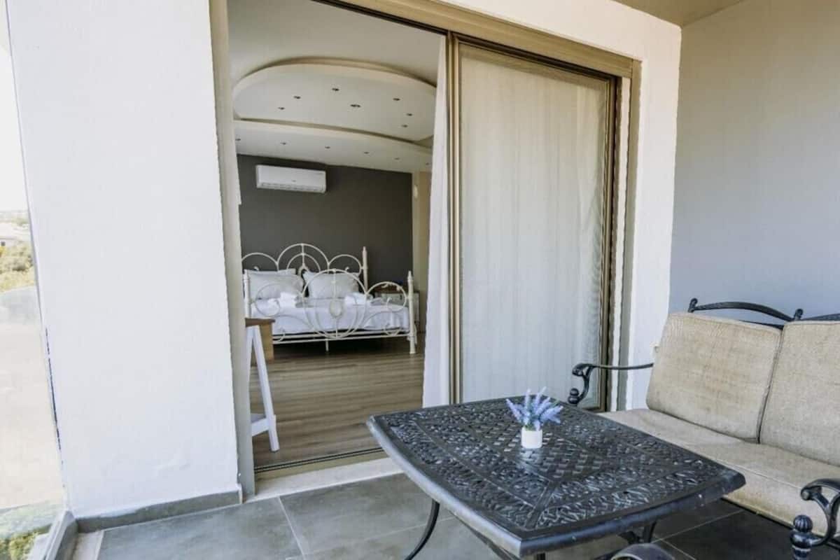 Deluxe-Doppelzimmer, Poolblick | 1 Schlafzimmer, kostenloses WLAN