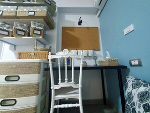 2 slaapkamers, een bureau, een strijkplank/strijkijzer, wifi