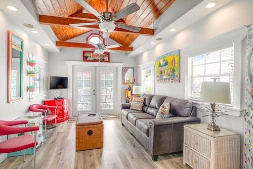 Charmayne's Cottages | Private Group Oasis!