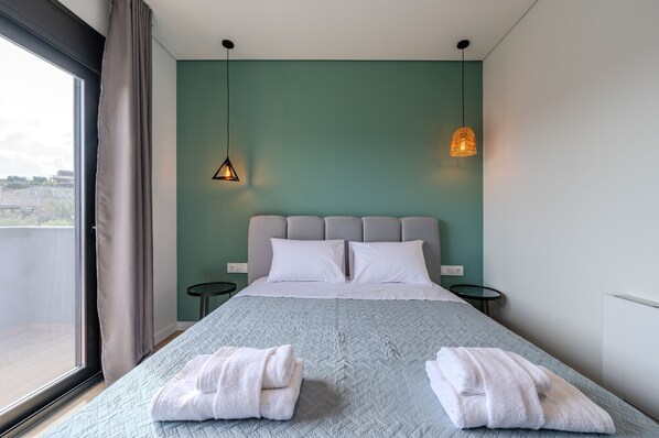 2 bedrooms, in-room safe, iron/ironing board, free WiFi