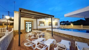 A poolside area with white lounge chairs, a covered seating area, and a swimming pool. - La Colina Rural House El Duque Accommodations (Córdoba)