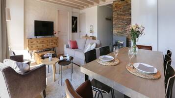 Apartment | Dining