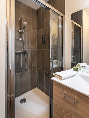 Apartment | Bathroom - Apartment in La Rosiere With Stunning Alpine Views (Montvalezan)