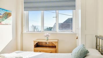 3 dormitorios, decoración individual, mobiliario individual