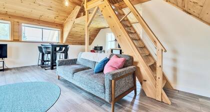 Spacious Seaside Farmhouse Retreat – Sleeps 16