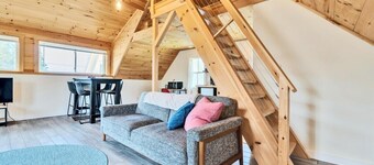 Spacious Seaside Farmhouse Retreat – Sleeps 16