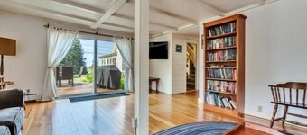 Seaside Farmhouse | Cozy Waterfront Getaway in Ten
