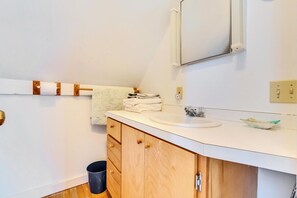 Een douche, een haardroger, handdoeken