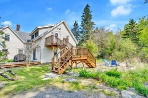 Exterior - Seaside Farmhouse Loft – Cozy Midcoast Escape (Saint George)