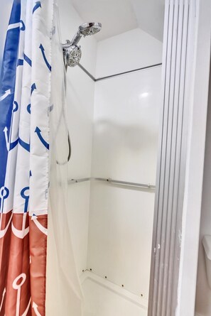 Bathroom - Seaside Farmhouse Loft – Cozy Midcoast Escape (Saint George)