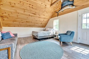 Living area - Seaside Farmhouse Loft – Cozy Midcoast Escape (Saint George)