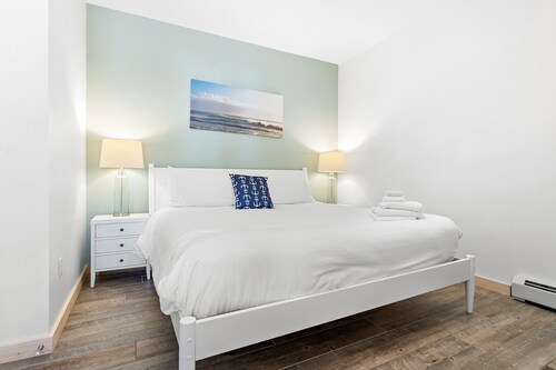 Owls Head 6BR retreat with ocean views, 4 baths, and coastal comforts
