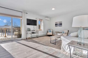 Living area - Ocean Breeze East Wind – Modern 2BR/2BA home by Cr (Owls Head)
