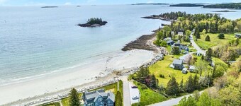 Ocean Breeze East Wind – Modern 2BR/2BA home by Cr