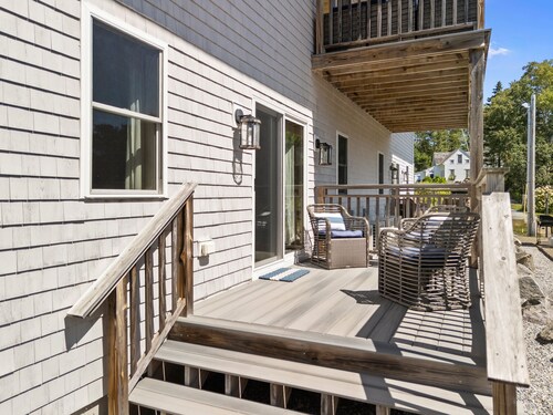 Ocean Breeze West Ocean-view 3BR retreat with deck, WiFi, AC, and beach access