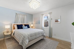 3 bedrooms, desk, iron/ironing board, free WiFi - Steps to Beach | Pool | Patio | Bocce Ball | Grill (Mexico Beach)