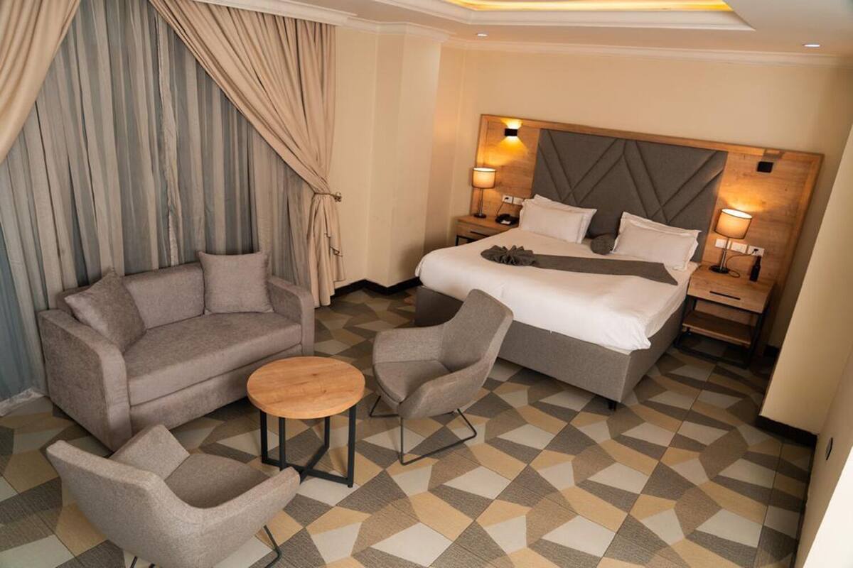 Chambre Confort, balcon, vue sur la ville