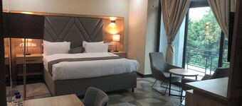 LA Hotel and SPA