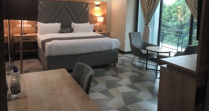 LA Hotel and SPA