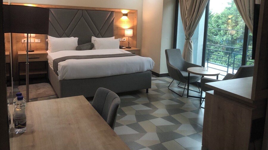 LA Hotel and SPA