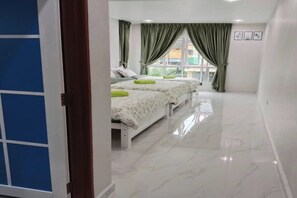 5 bedrooms, WiFi, bed sheets - Angies Cottage @ Taman Sentosa, Johor Bahru, 16-30 pax (Johor Bahru)