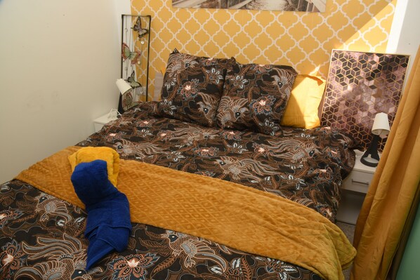 3 habitaciones, tabla de planchar con plancha, wifi y ropa de cama