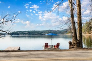 Terrace/patio - Breathtaking Lake Views | Private Dock, Fire Pit & Chef’s Kitchen (Hauser)