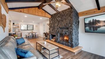 Smart-tv och eldstad