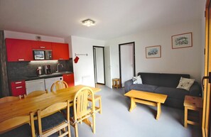 Living area - Wifi, 150m from ski slopes, 7th floor, balcony, tv, ski locker, 66m², Valfréjus (Valfréjus)