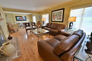 Smart TV, lareira, videogames, DVD player