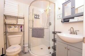 Studio Confort, non-fumeur, coin cuisine | Salle de bain