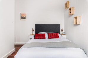 1 bedroom, desk, iron/ironing board, travel cot - Evasion Lyonnaise - Light & Comfort ✨ (Villeurbanne)