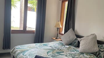 5 bedrooms, iron/ironing board, WiFi, bed sheets