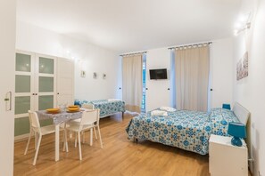 1 chambre, fer et planche à repasser, Wi-Fi, draps fournis