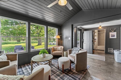 4BR Farmhouse Retreat on 10 Acres