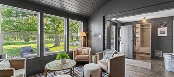 4BR Farmhouse Retreat on 10 Acres