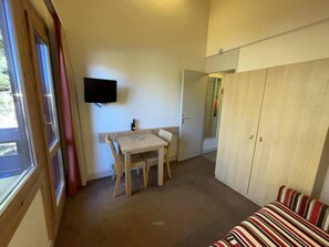 Interior - 150m from resort center, 3rd floor, balcony, tv, 17m², La Plagne (La Plagne)